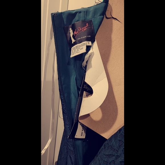 Macduggal gown - Picture 4 of 5